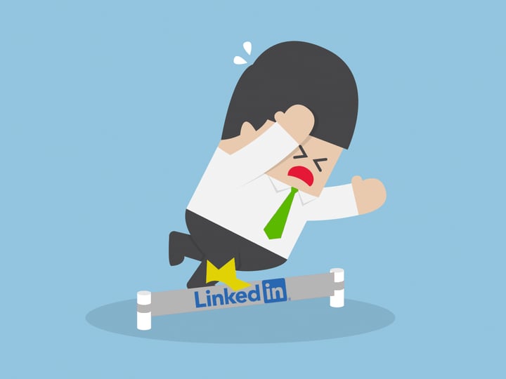 Recruiter tripping over a LinkedIn hurdle (mistakes recruiters make on linkedIn)